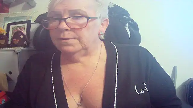 Playful MILF Demi online show from April 11, 2026, 4:22 pm