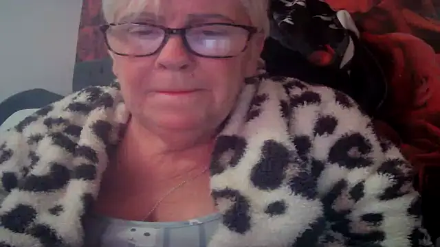 Playful MILF Demi online show from April 30, 2026, 9:30 pm