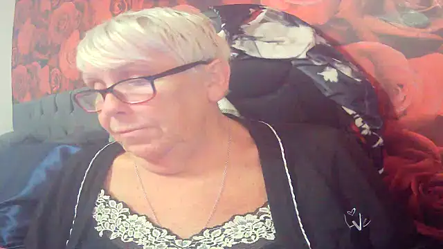Playful MILF Demi online show from June 10, 2026, 10:08 pm