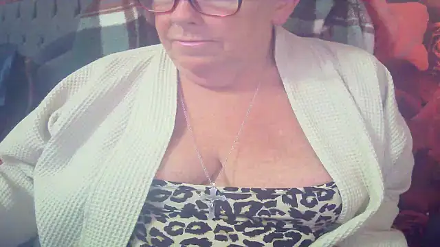 Playful MILF Demi online show from June 11, 2026, 8:51 pm