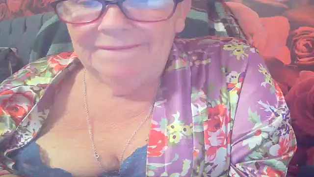 Playful MILF Demi online show from June 14, 2026, 6:43 pm