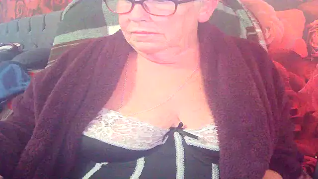 Playful MILF Demi online show from June 15, 2026, 8:44 pm