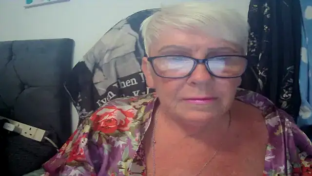 Snapshot of Playful_MILF_Demi chatting on July 8, 2026, 6:12 pm Playful MILF Demi online show from July 8, 2026, 6:12 pm
