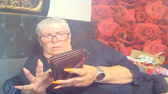 Snapshot of Playful_MILF_Demi chatting on August 2, 2026, 5:00 pm Playful MILF Demi online show from August 2, 2026, 5:00 pm