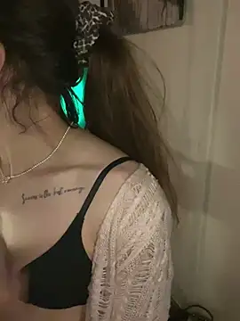 LyraEva online show from February 21, 2026, 10:11 pm