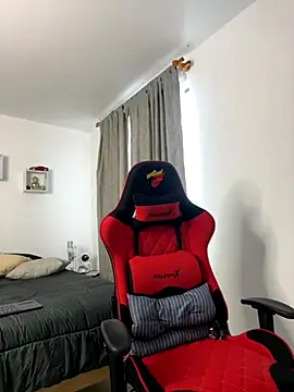 Ezzio Scolaro online show from October 26, 2025, 12:00 pm