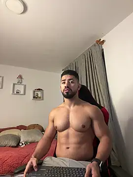 Snapshot of Ezzio_Scolaro chatting on February 16, 2026, 2:40 am Ezzio Scolaro online show from February 16, 2026, 2:40 am