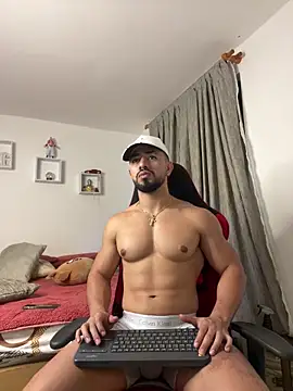 Snapshot of Ezzio_Scolaro chatting on February 23, 2026, 1:14 am Ezzio Scolaro online show from February 23, 2026, 1:14 am