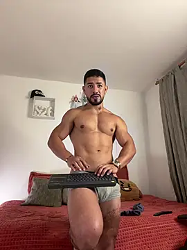 Snapshot of Ezzio_Scolaro chatting on April 21, 2026, 1:42 am Ezzio Scolaro online show from April 21, 2026, 1:42 am