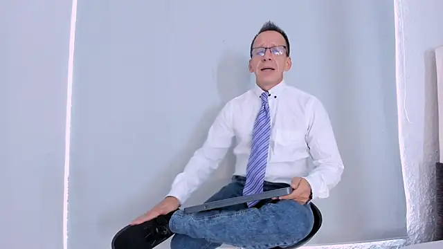  axelking  online show from November 5, 2025, 11:43 am