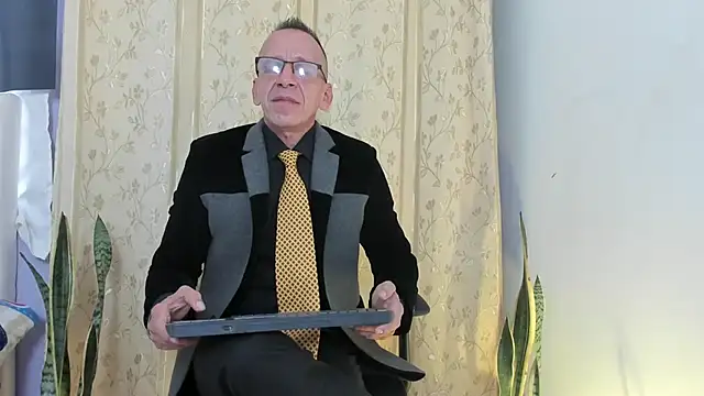  axelking  online show from May 4, 2026, 11:39 am