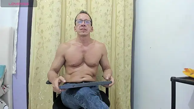 Snapshot of _axelking_ chatting on May 24, 2026, 3:33 am axelking online show from May 24, 2026, 3:33 am