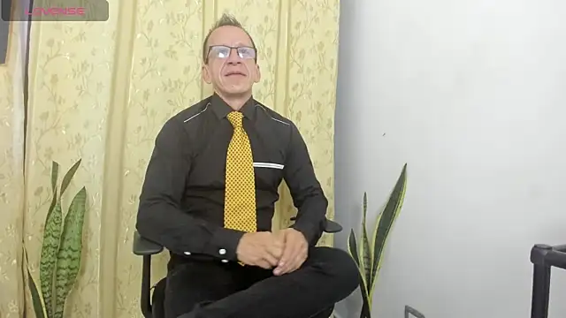 Snapshot of _axelking_ chatting on June 16, 2026, 11:35 am axelking online show from June 16, 2026, 11:35 am
