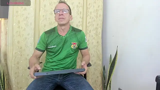 Snapshot of _axelking_ chatting on June 22, 2026, 11:40 am axelking online show from June 22, 2026, 11:40 am