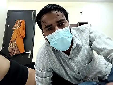 horny milf couple online show from October 13, 2025, 4:18 pm