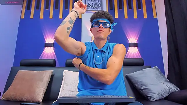 imsammytop online show from October 22, 2025, 11:32 am