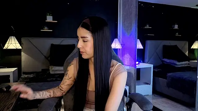 Snapshot of giapearl25 chatting on November 19, 2025, 1:44 pm giapearl25 online show from November 19, 2025, 1:44 pm