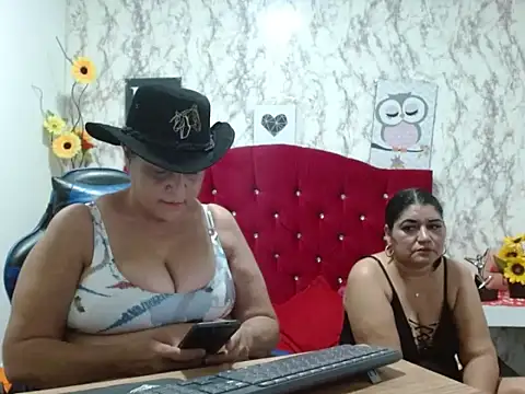 Snapshot of DannaLanegra2 chatting on November 15, 2025, 4:36 pm DannaLanegra2 online show from November 15, 2025, 4:36 pm