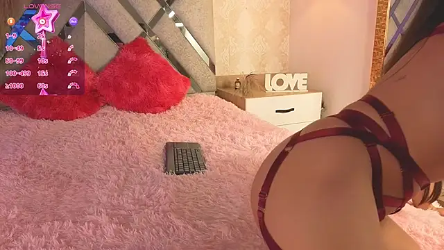 kimhilton  online show from October 12, 2025, 4:11 am