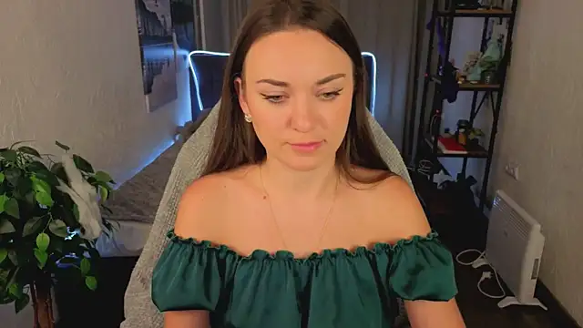 Snapshot of Madison_Golden chatting on November 4, 2025, 6:34 am Madison Golden online show from November 4, 2025, 6:34 am