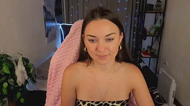 Snapshot of Madison_Golden chatting on November 5, 2025, 5:29 am Madison Golden online show from November 5, 2025, 5:29 am