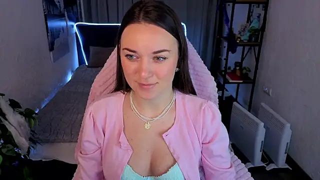 Snapshot of Madison_Golden chatting on November 6, 2025, 6:47 am Madison Golden online show from November 6, 2025, 6:47 am