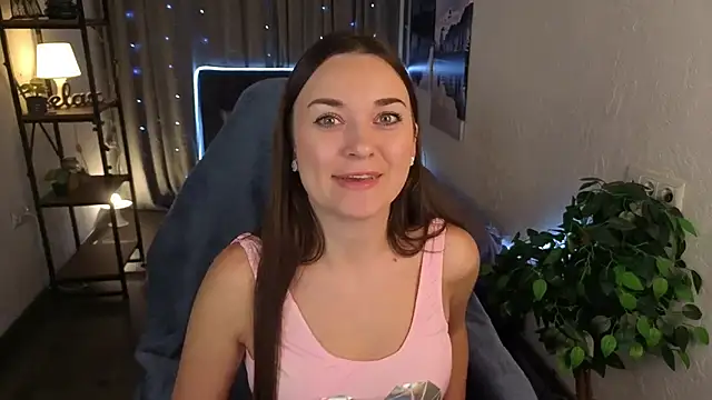 Snapshot of Madison_Golden chatting on November 19, 2025, 6:46 am Madison Golden online show from November 19, 2025, 6:46 am