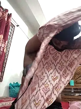 Queen-Any online show from October 20, 2025, 6:19 pm