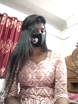 Queen-Any online show from November 9, 2025, 1:31 pm