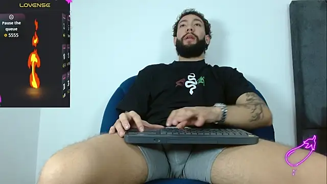 angel kyrozz online show from December 15, 2025, 7:07 pm