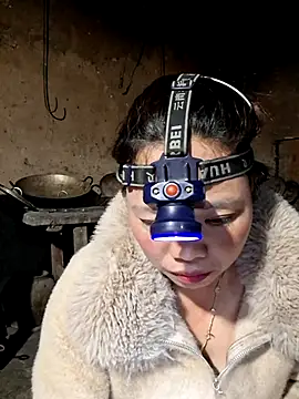 Snapshot of miomio-12 chatting on May 9, 2026, 2:33 pm miomio-12 online show from May 9, 2026, 2:33 pm