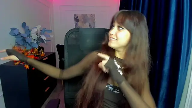 TiffanyYounge online show from October 25, 2025, 4:09 am