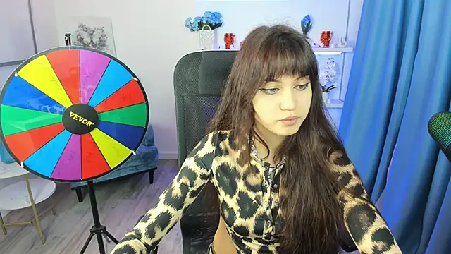 TiffanyYounge online show from November 1, 2025, 11:23 am