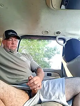 moonbeam37 online show from April 8, 2026, 3:34 pm