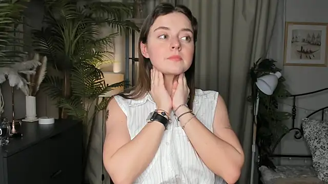 ThelmaJusto online show from November 3, 2025, 3:46 pm