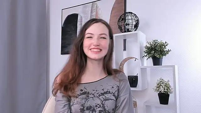 NettieHeinrichs online show from October 5, 2025, 2:15 pm