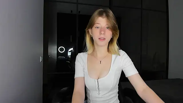 Bellacams online show from October 5, 2025, 6:06 pm