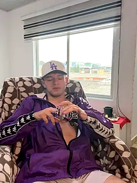 noah red online show from October 7, 2025, 2:14 pm