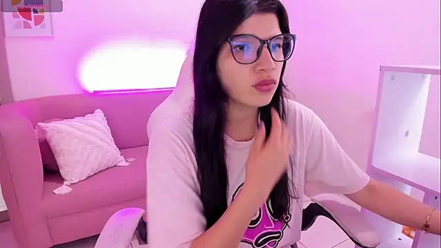 Snapshot of Gia_Brawn chatting on October 16, 2025, 11:11 am Gia Brawn online show from October 16, 2025, 11:11 am