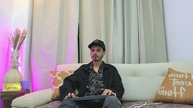 Timothe Evans online show from February 4, 2026, 2:39 am