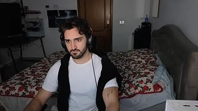 Al3xox02 online show from January 12, 2026, 12:49 am