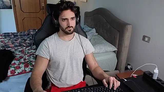 Al3xox02 online show from January 16, 2026, 3:05 pm