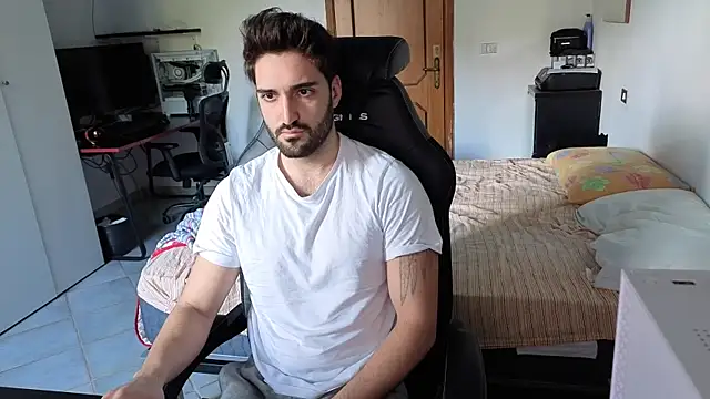 Al3xox02 online show from February 25, 2026, 8:35 am