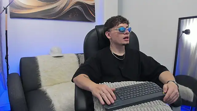 Leoo Miller online show from January 6, 2026, 4:27 am