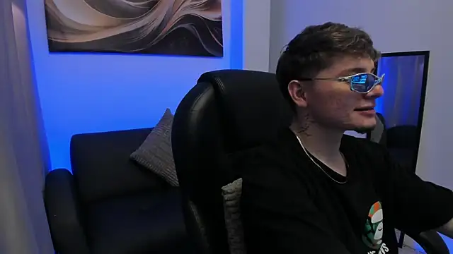 Leoo Miller online show from March 3, 2026, 4:07 am