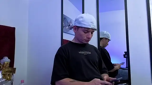 Leoo Miller online show from March 24, 2026, 4:17 am