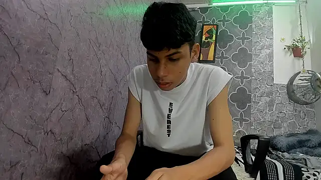 sexyboys cutex18 online show from February 17, 2026, 11:44 pm