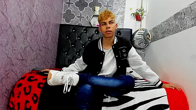 Snapshot of sexyboys_cutex18 chatting on March 28, 2026, 7:24 pm sexyboys cutex18 online show from March 28, 2026, 7:24 pm