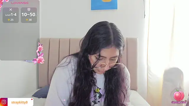 LoveLyy- online show from October 27, 2025, 8:57 pm