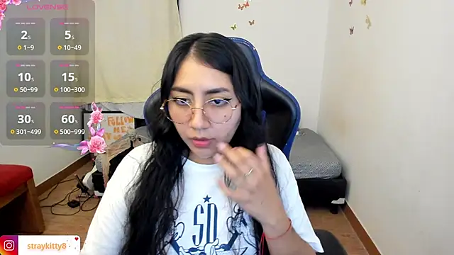 LoveLyy- online show from December 2, 2025, 9:10 pm